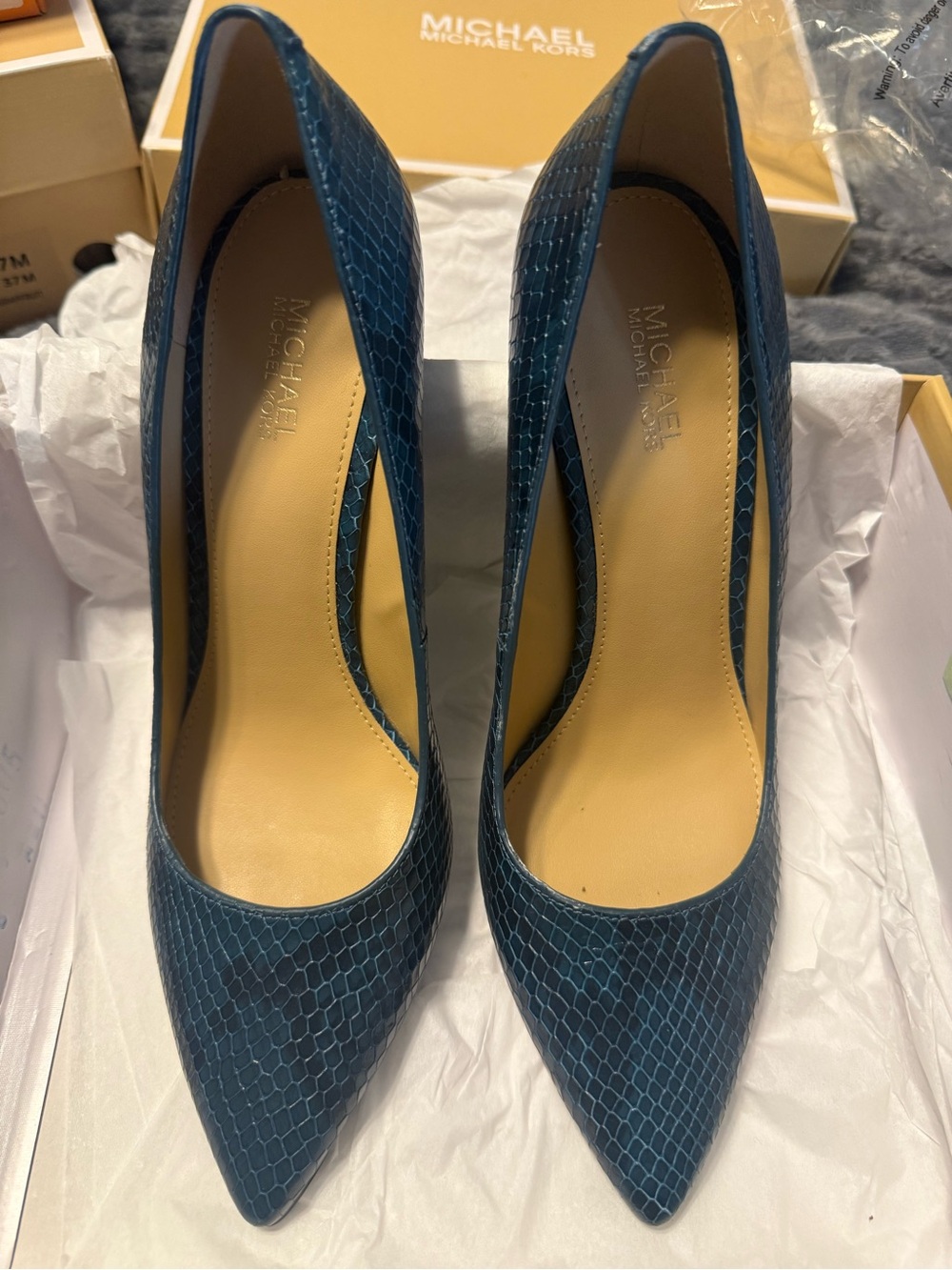 Michael Kors Claire Pump